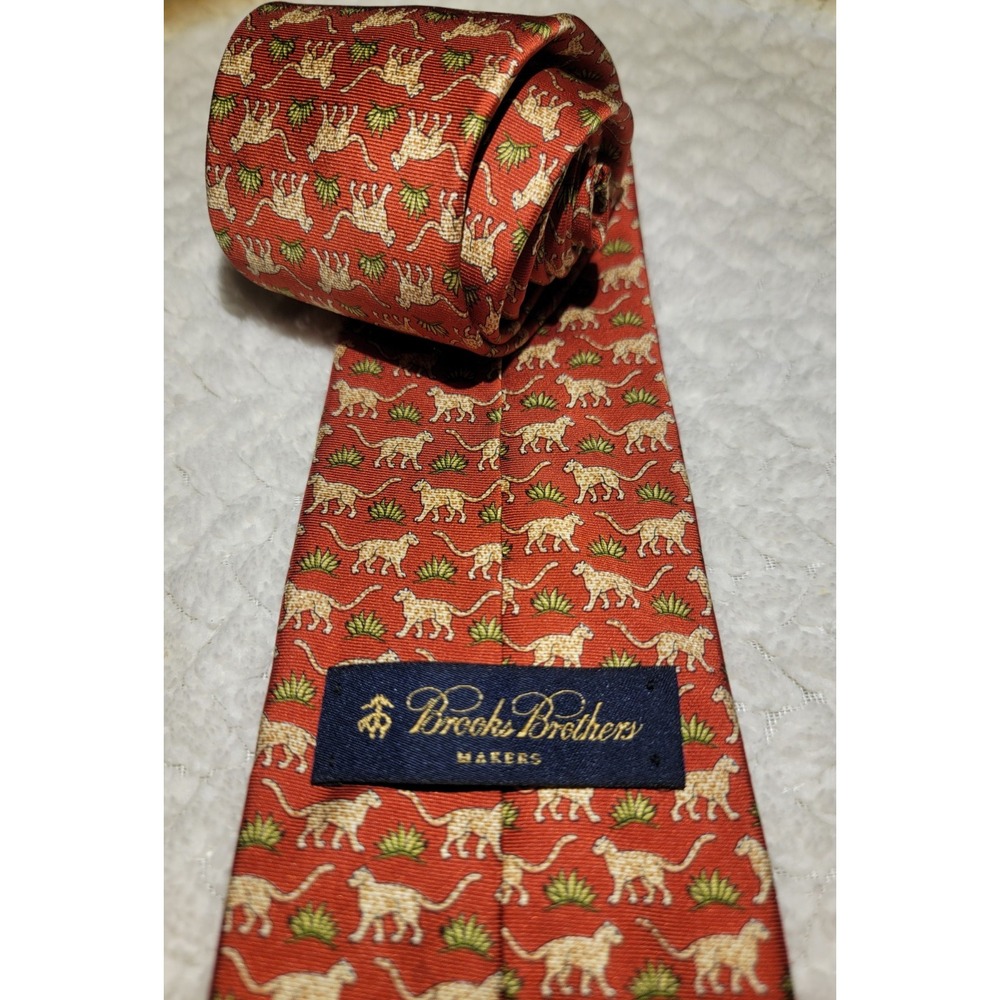 Brooks Brothers Pure Silk Tie Printed in Italy- Made in USA- Animal Theme *LOOK*